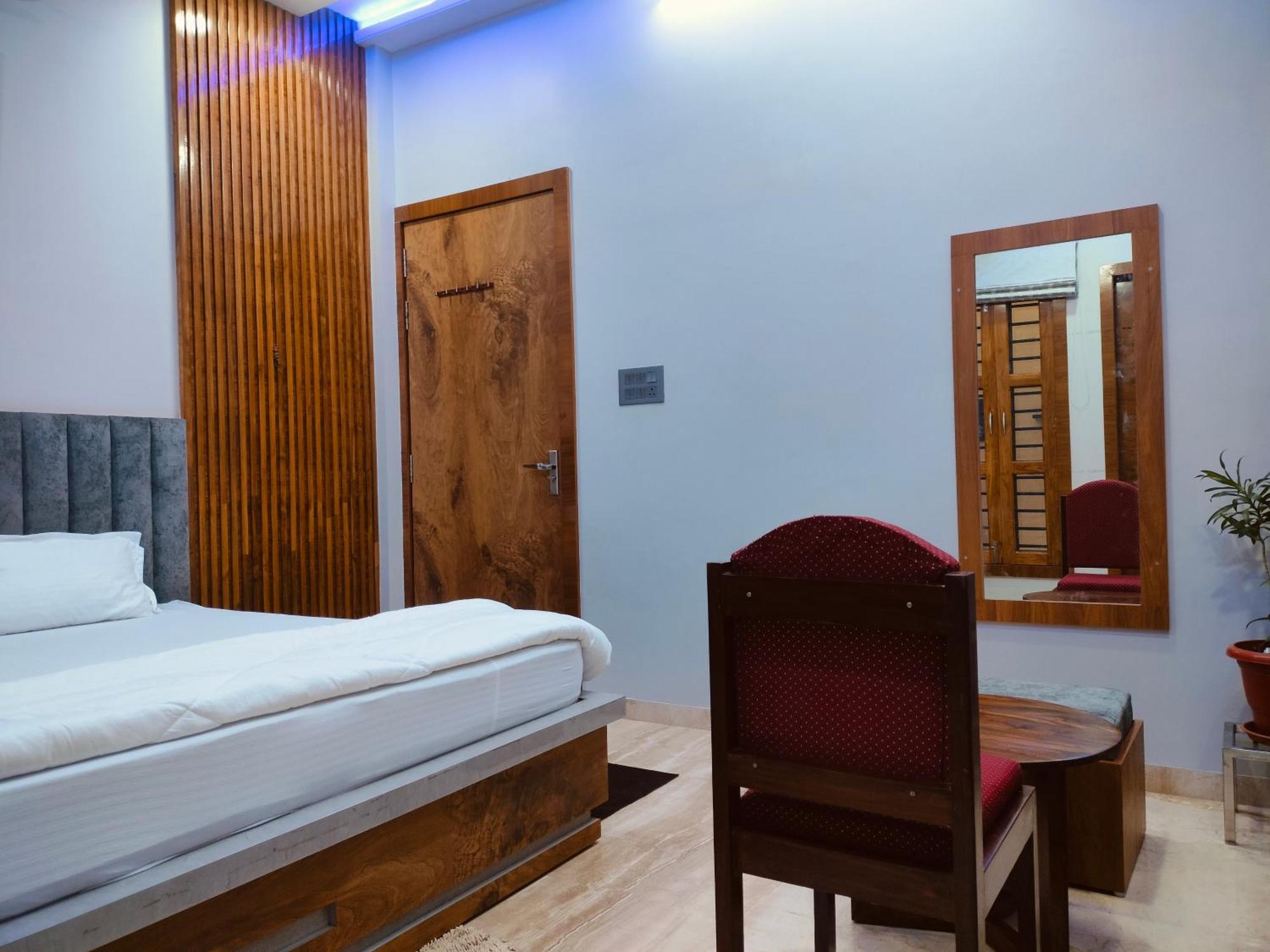 Amritam Palace A Luxury Ac Home Stay Ringas Exteriör bild